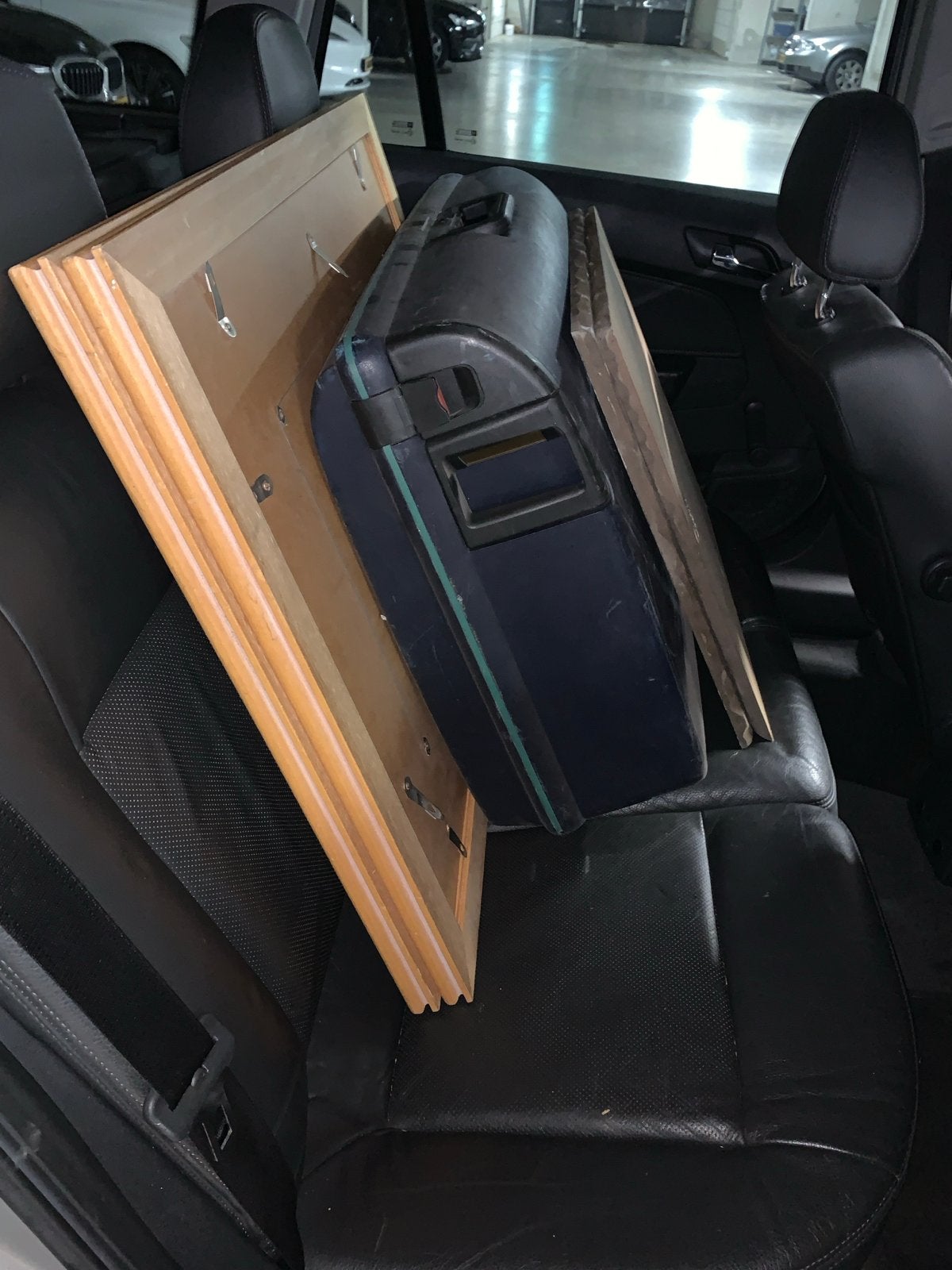 4 antieke schilderijen en een Samsonite koffer