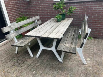 Gratis ophalen: Houten tuintafel en banken