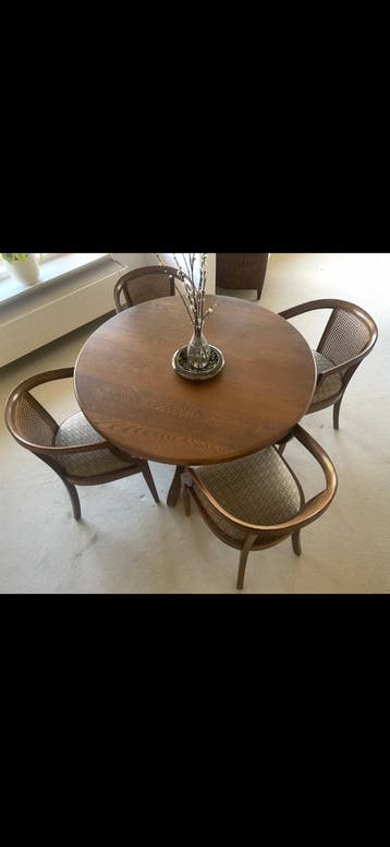Vintage eettafel met 4 stoelen - Hout en rotan