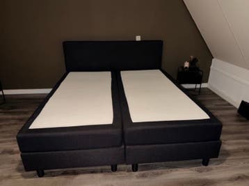 Gratis boxspring 180x 200 zwart kunst leer/Lees advertentie