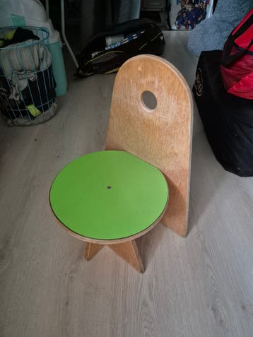 Houten peuterstoeltje van Rolf