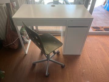 Gratis! IKEA Kinderbureau MICKE + bureaustoel