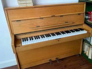 Gratis op te halen goede kleine piano.