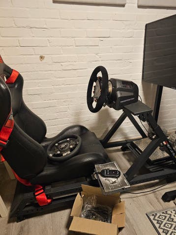 Thrustmaster TGT II + next level simulator cockpit