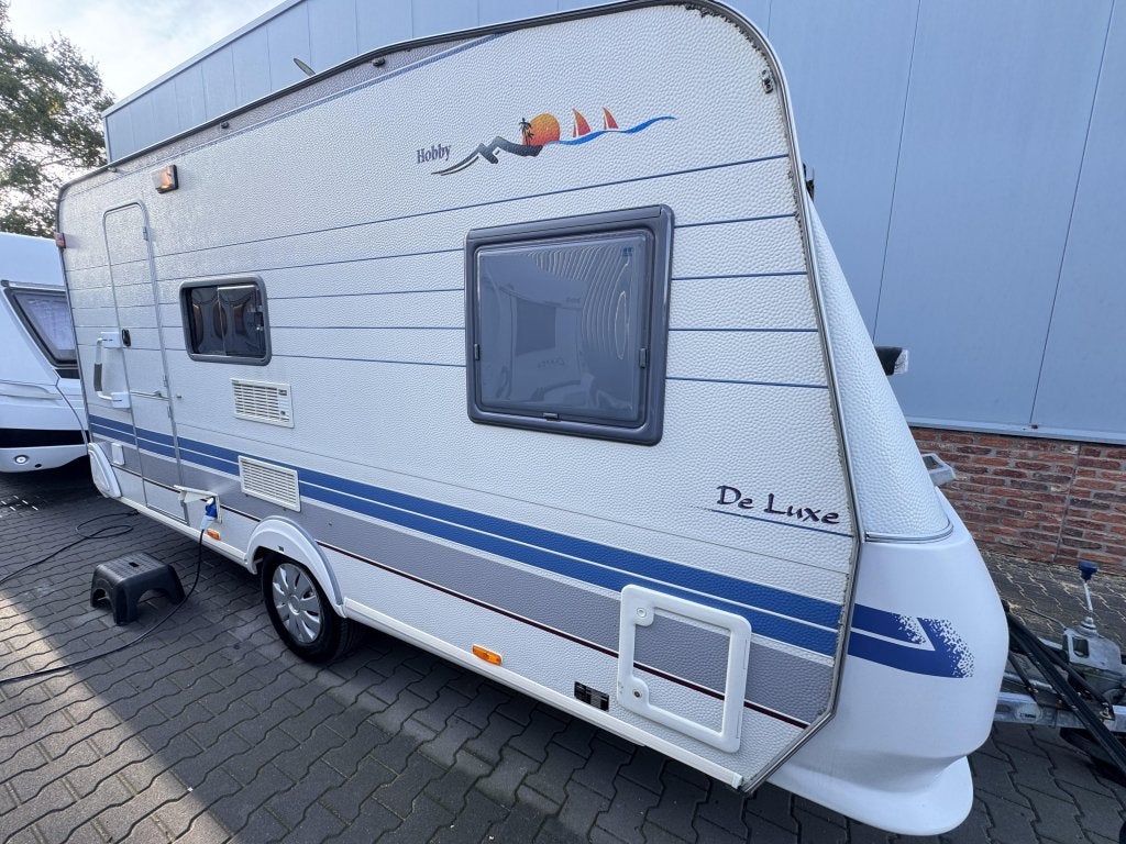 Hobby De Luxe 440 SFE / treinzit + fransbed