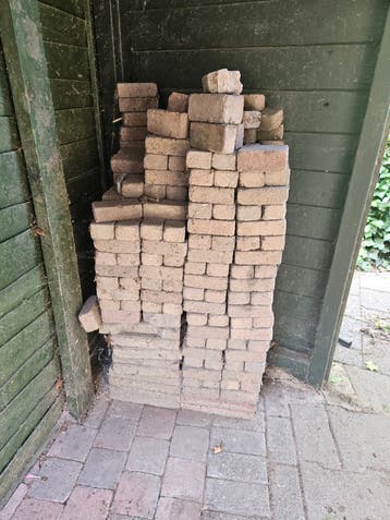 Gebruikte bakstenen voor tuin of bouwproject