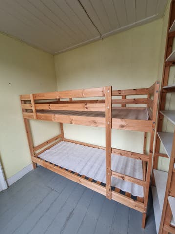 massief houten stapelbed