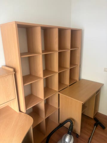 Kast met veel vakken.