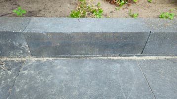 Gebruikte betonnen klinkers - Ideaal voor oprit of terras