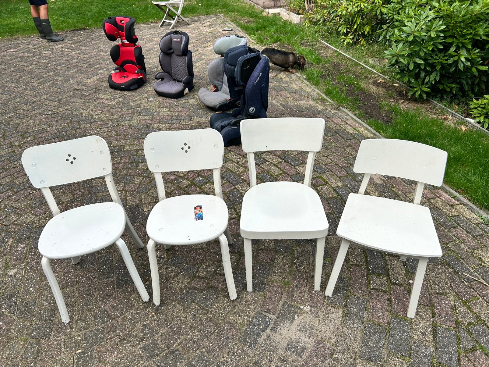 4 stevige houten stoelen - gratis