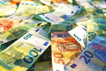 Maandelἱjks 3000 euro Ḃijverdἰenen?