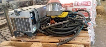 Mobiele zandstraalmachine met compressor en toebehoren