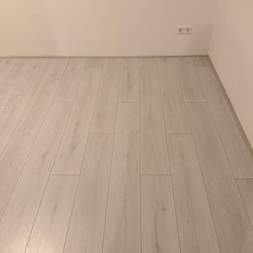 GRATIS Licht laminaatvloer - Zo goed als nieuw