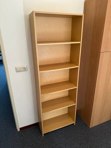 Boekenkast GRATIS op te halen, in prima staat