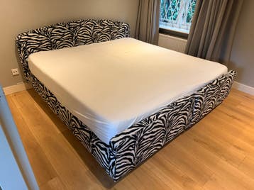 Bed met zebra print 200x200