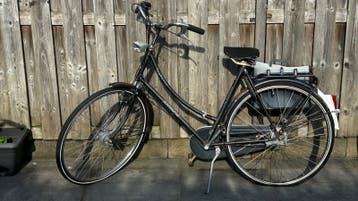 Degelijke zwarte damesfiets - Batavus met trommelremmen