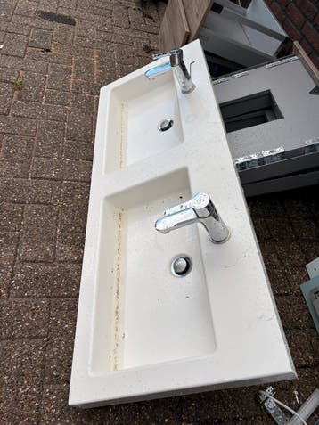Gratis Wastafel en 2 Nobili Kranen 120 cm