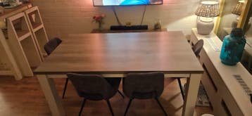 Eettafel met 4 stoelen, en salontafel