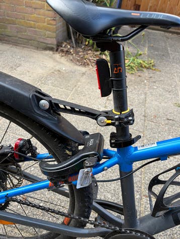 Cube Acid 240 kinderfiets met verlichting, spatborden en slo