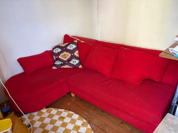 Rode slaapbank met opbergruimte - 195x150 cm