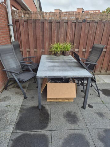 Moderne tuinset: tafel met 4 stoelen