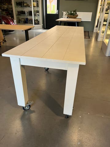 Winkel presentatie tafels 2 stuks