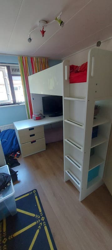 Hoogslaper met bureau en opbergruimte