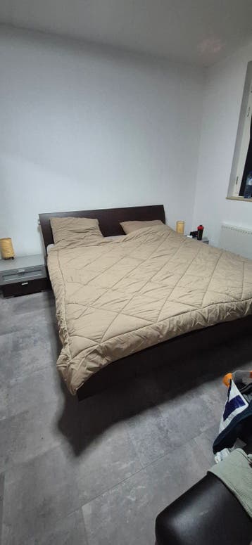 gratis Slaapkamer set: Bed, 2 nachtkastjes en dressoir
