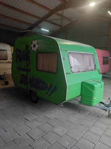 Leuke kleine lichtgewicht caravan voor diversen doeleinden