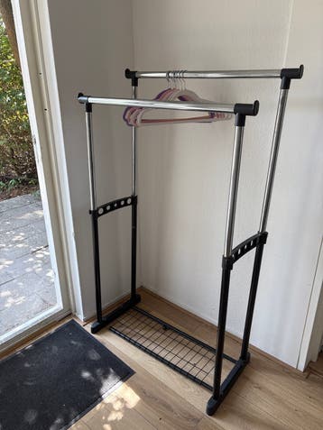 Verrijdbaar kledingrek met dubbele stang