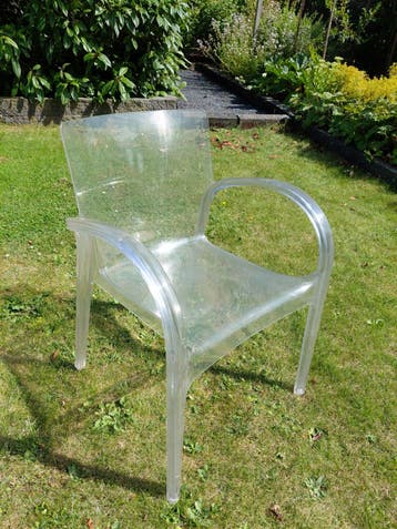"Glazen" tuinstoelen