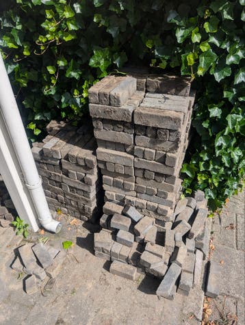 GRATIS AFHALEN: 384+ stuks sierbestrating (klinkers)