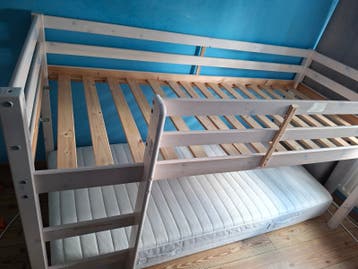 Stevig houten stapelbed