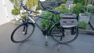Hopperider fiets met Shimano versnellingen en fietstassen