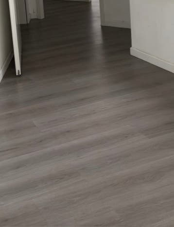 Gratis af te halen: grijs eiken Laminaat 65-70 m2 MOET WEG!