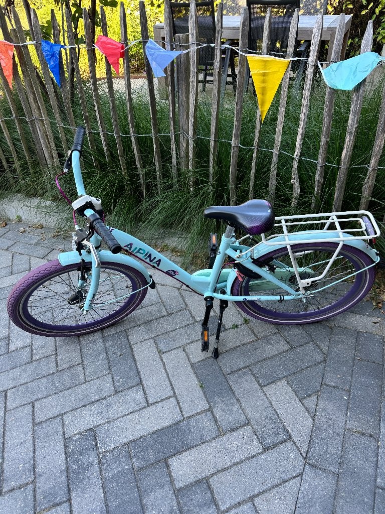Alpina kinderfiets 22 inch Lichtblauw met paarse accenten