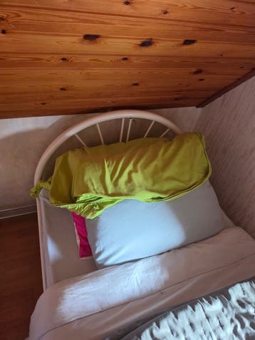 Twee eenpersoonsbedden, inclusief lattenbodems
