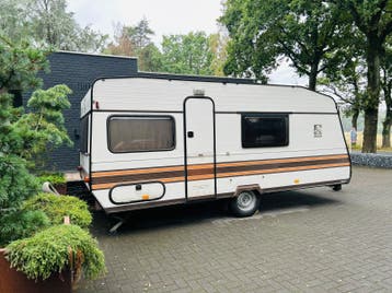 Knaus Südwind 485 caravan / stapelbedden / voortent