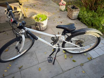 Witte Riverside fiets met versnellingen 24 inch