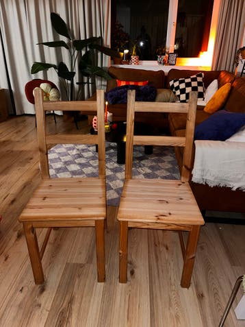 GRATIS eetkamerstoelen - 2 stuks - Ophalen Tilburg Tivoli
