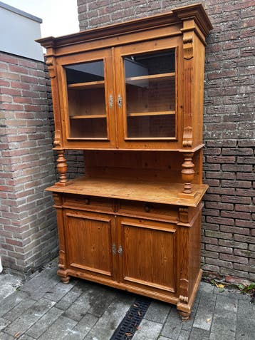 Antieke grenen buffetkast met glazen deuren