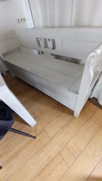 Gratis antieke klepbank met opbergruimte