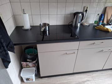 Keukenblok met keukenblad (268 cm) en kasten