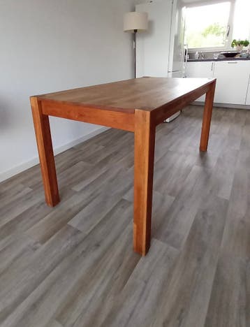 Gebruikte eettafel – gratis af te halen
