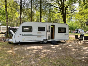 Coachman Wanderer Lux 570/6 | Stapelbed, voortent + luifel