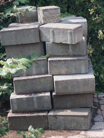Gebruikte betontegels voor tuin of oprit