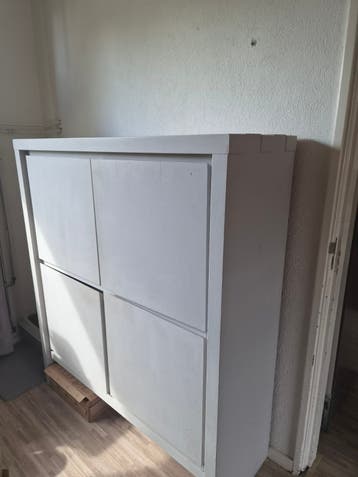 Massief houten kast met 4 deuren