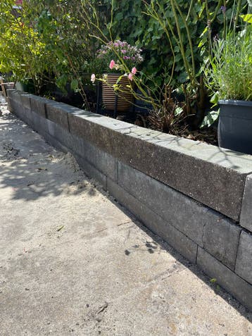 GRATIS- Stapelblokken tuin zwart 60x12x12 cm