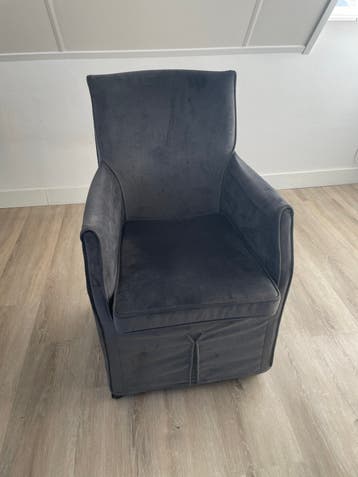 Comfortabele grijze fauteuil
