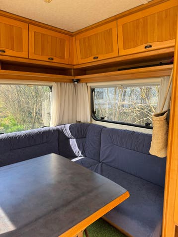 Eriba Nova Caravan met voortent, koelkast en toilet